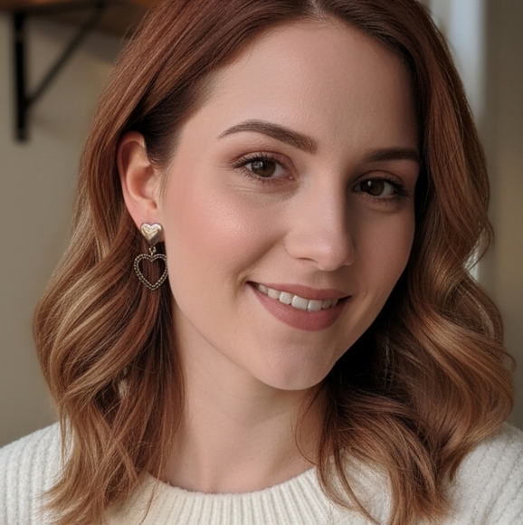 Fashion Elegant Heart-Shaped Gold and Black Earrings (EUC) - Picture 1 of 3